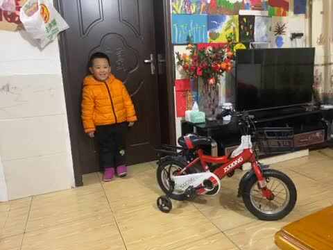 中B班赵芃栎自我介绍