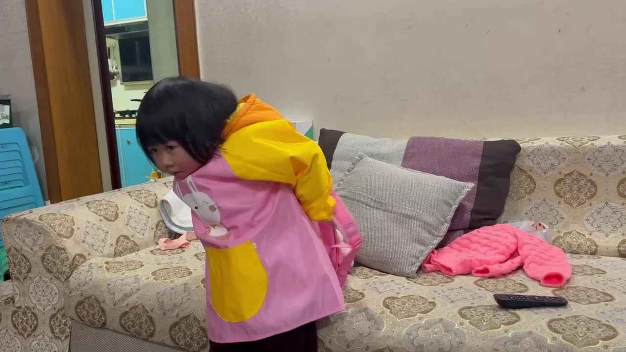 小A班2024.2.28张艺涵-背书包.MOV