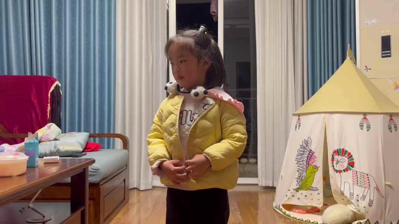 中B班李茵琪练习你好和再见.MOV