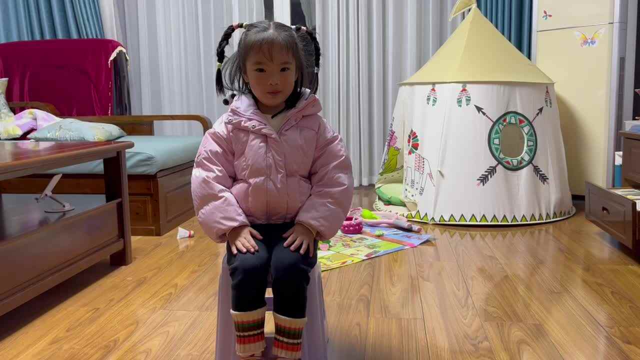 中B班李茵琪练习搬板凳.MOV