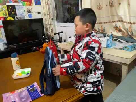 中B班赵芃栎整理书包