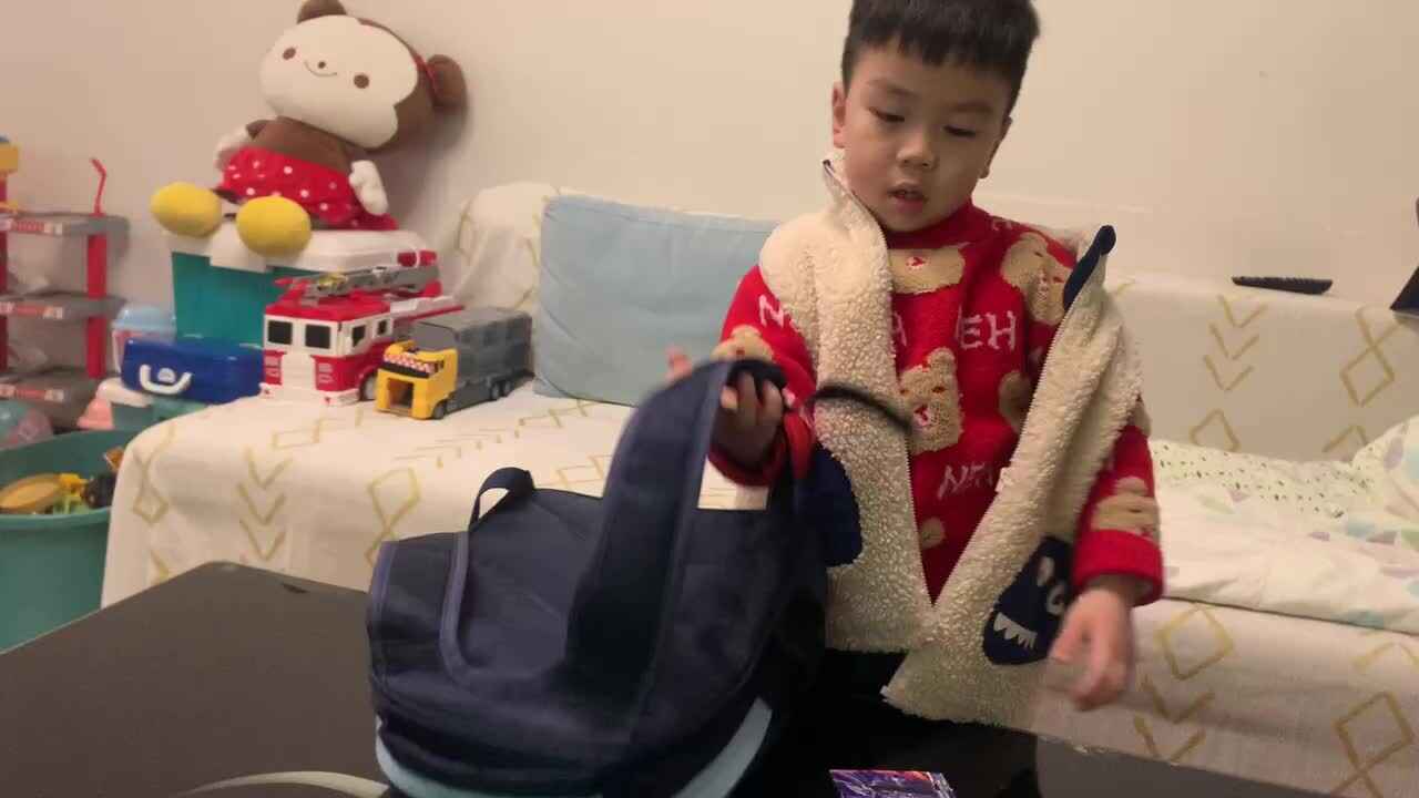 中B班杨育寒练习背书包