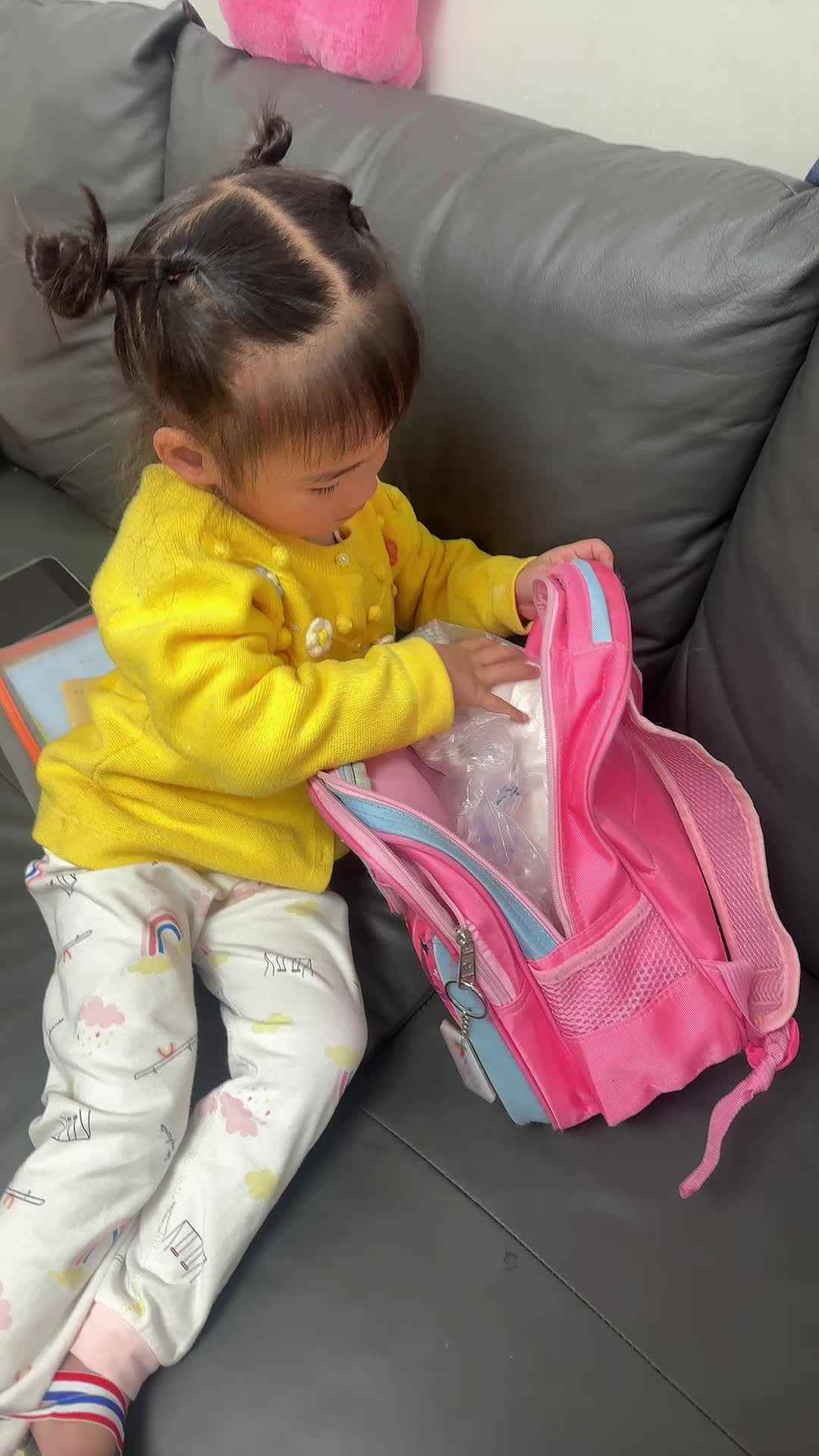 中B班 李曦蕊 整理书包