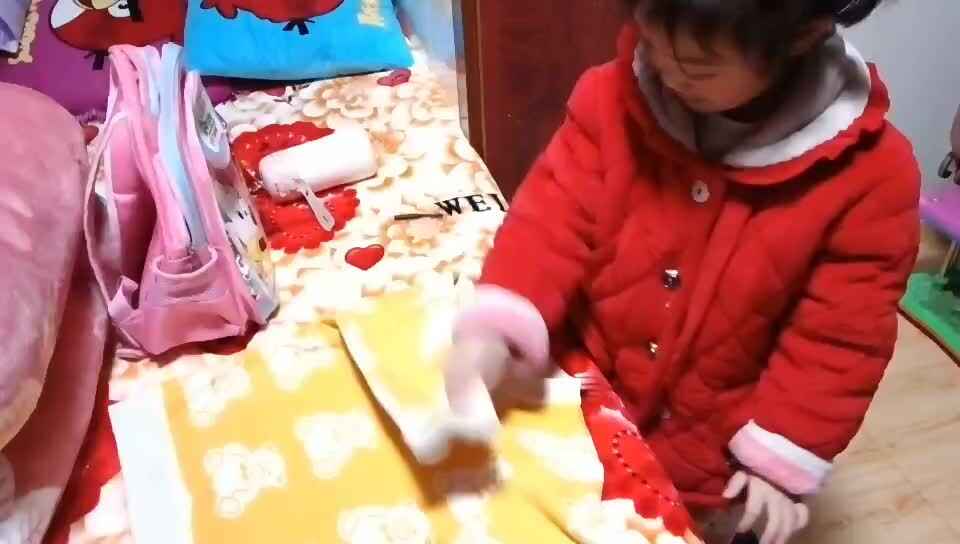 自己整理衣物跟水杯