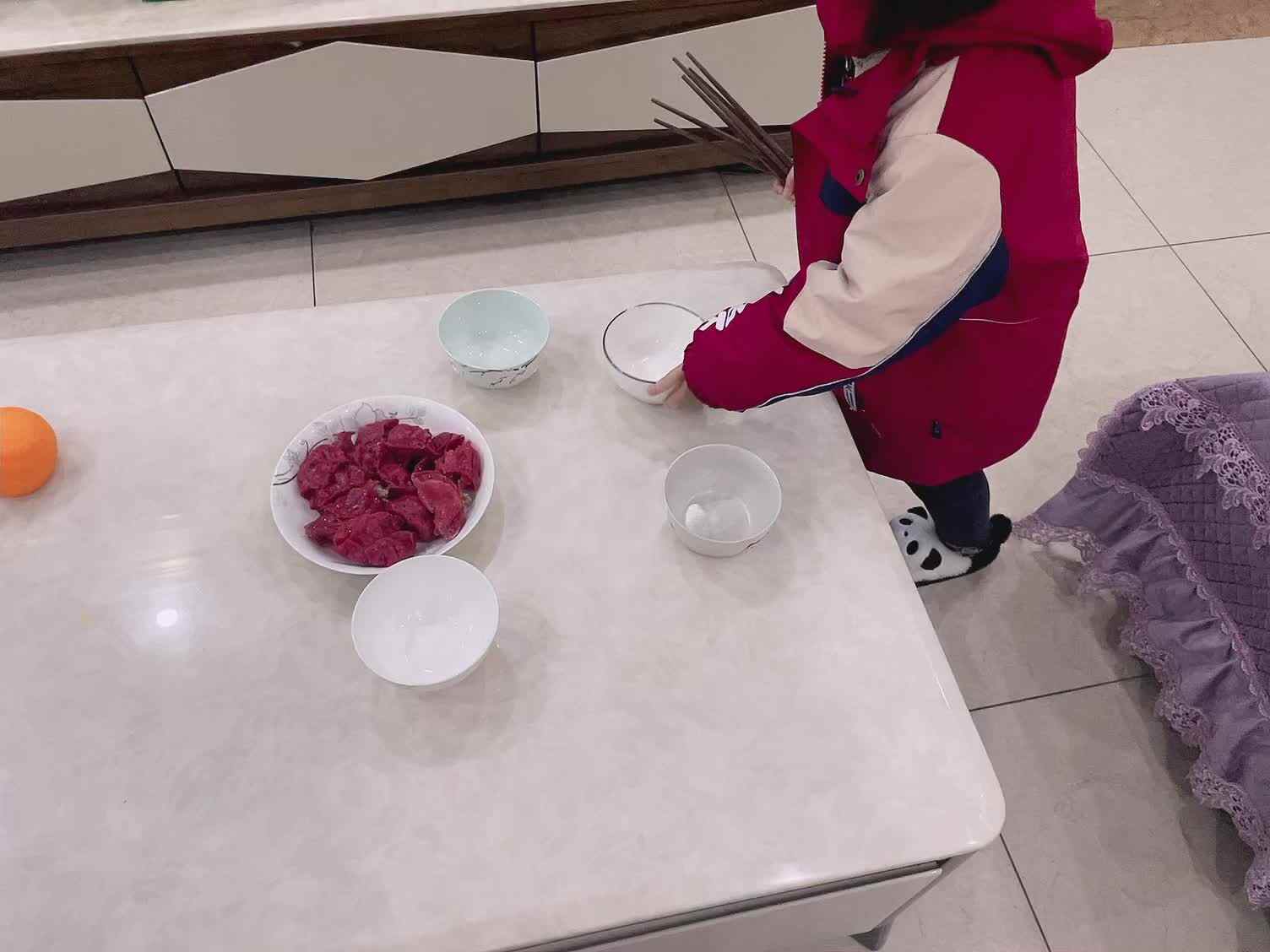 大B班蒲依诺2024.2.21日(饭前摆放碗筷).mp4