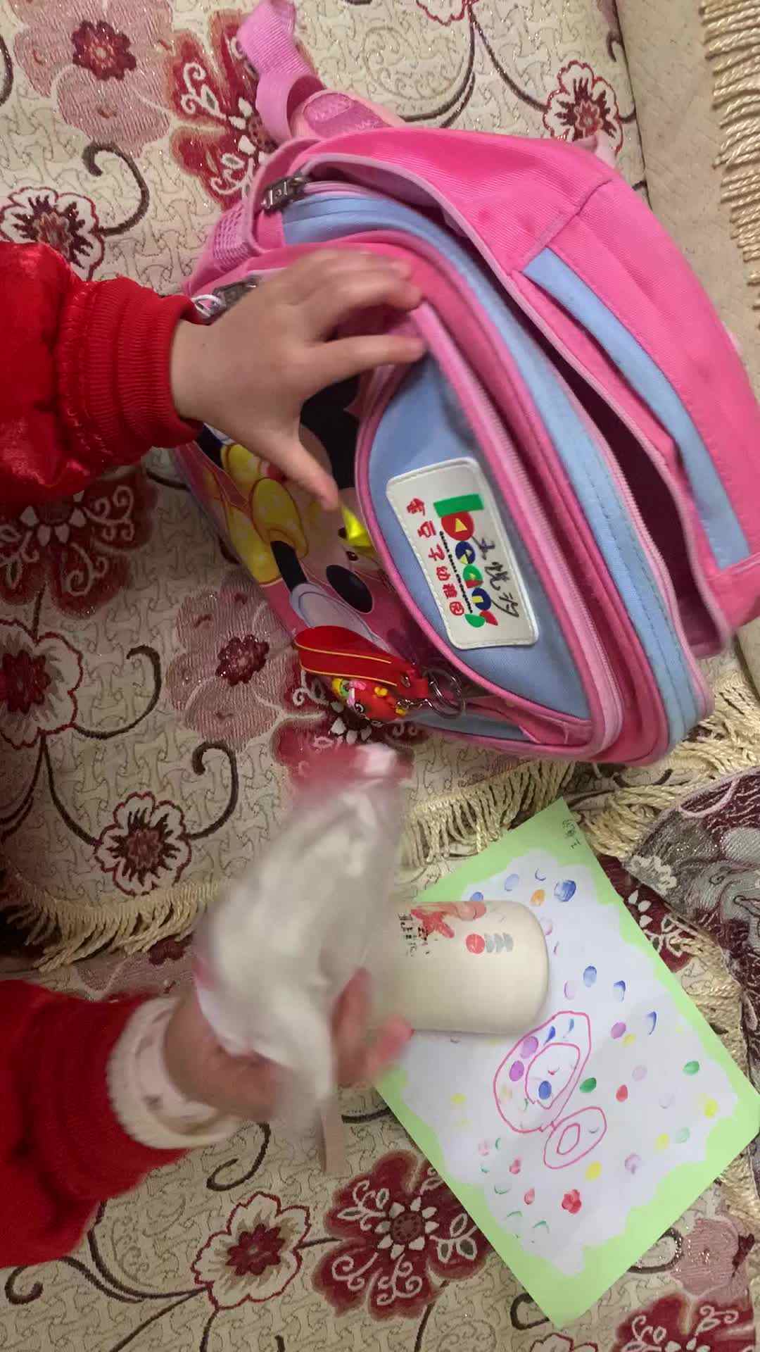 自己整理书跟水杯