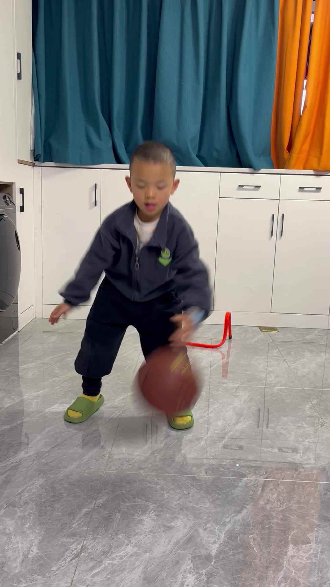 ⁣学前B班温志成篮球?训练.2024.03.17.mov