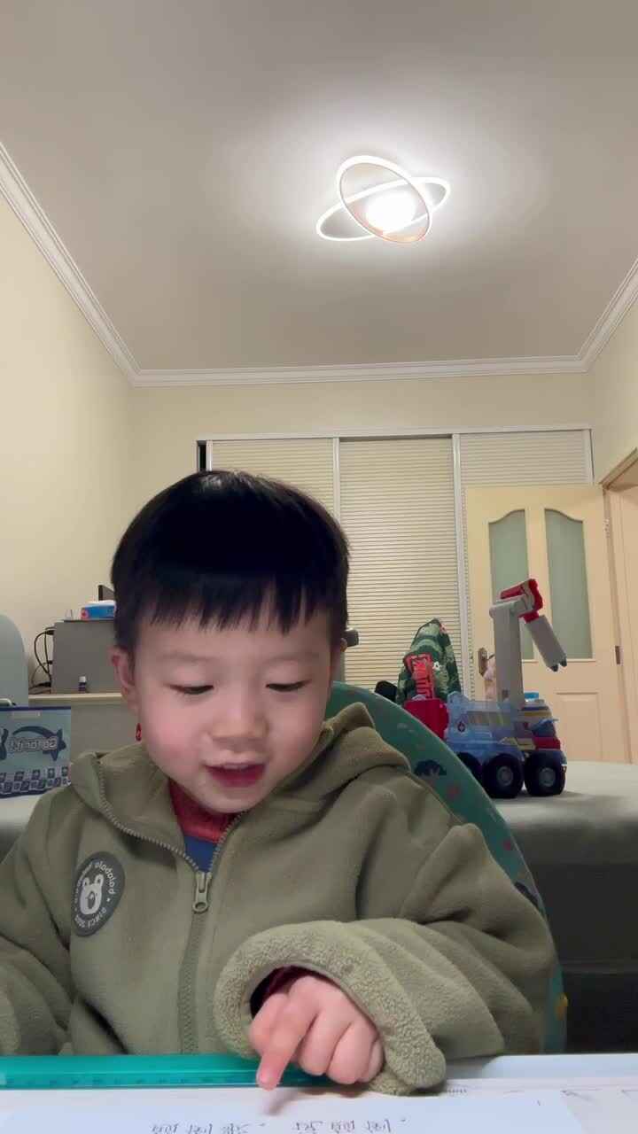 实验小班跳跳指读绘本《说颠倒》.MOV