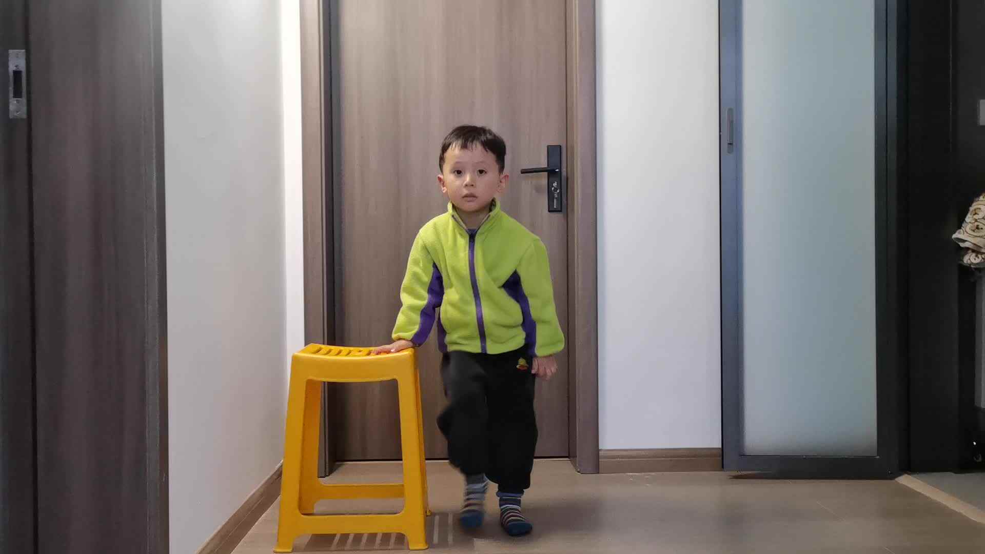 中B班王千与 搬凳子练习