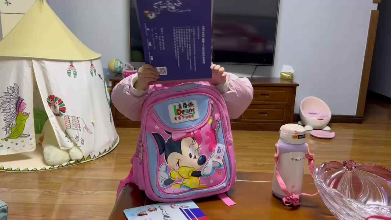 中B班李茵琪整理书包.MOV