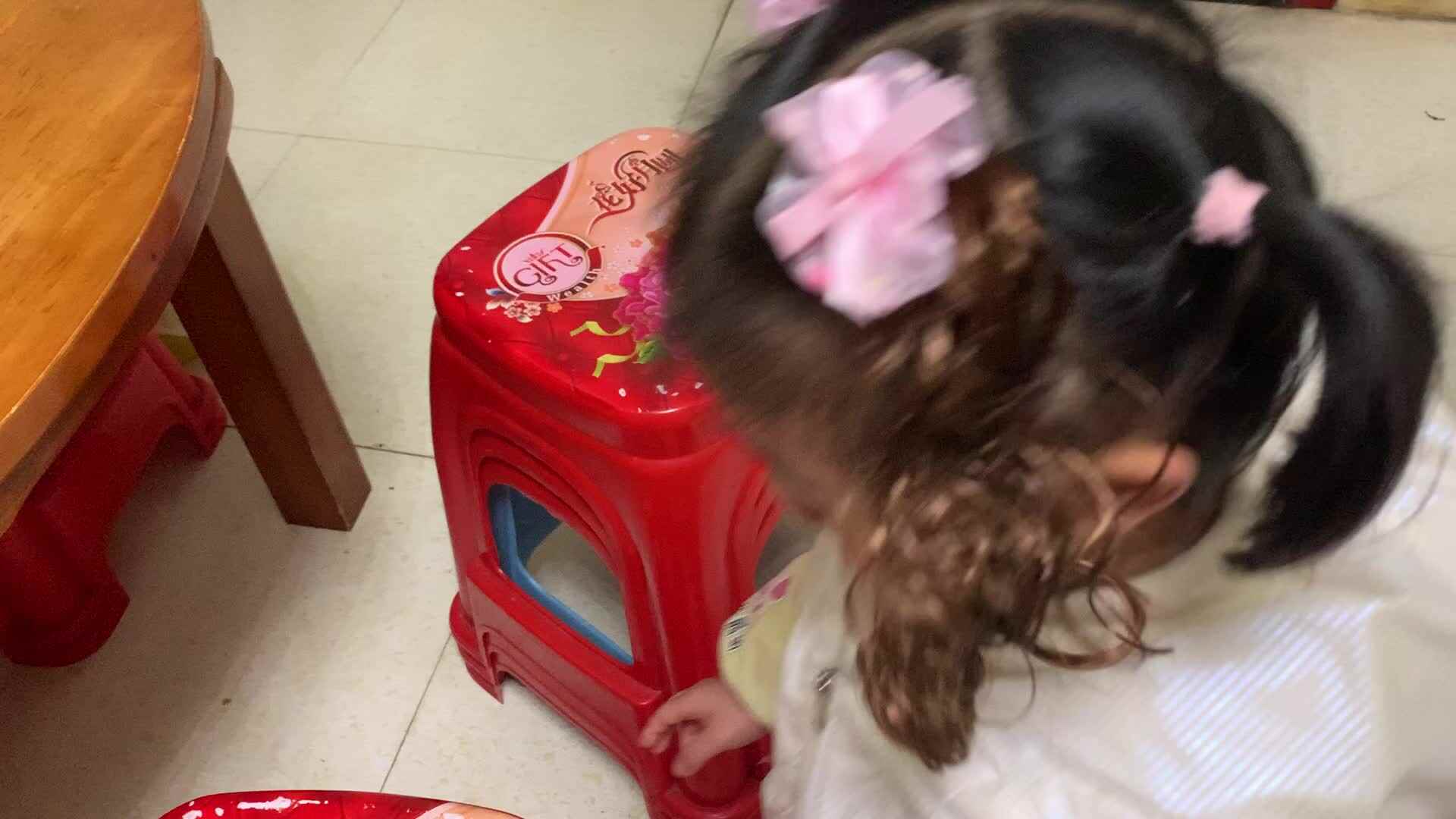 重叠凳子