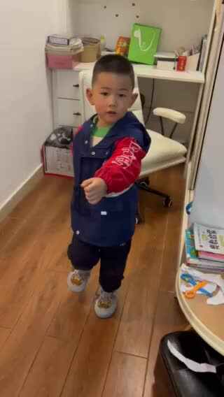 中B班李锦城 踏步向前走练习.mp4