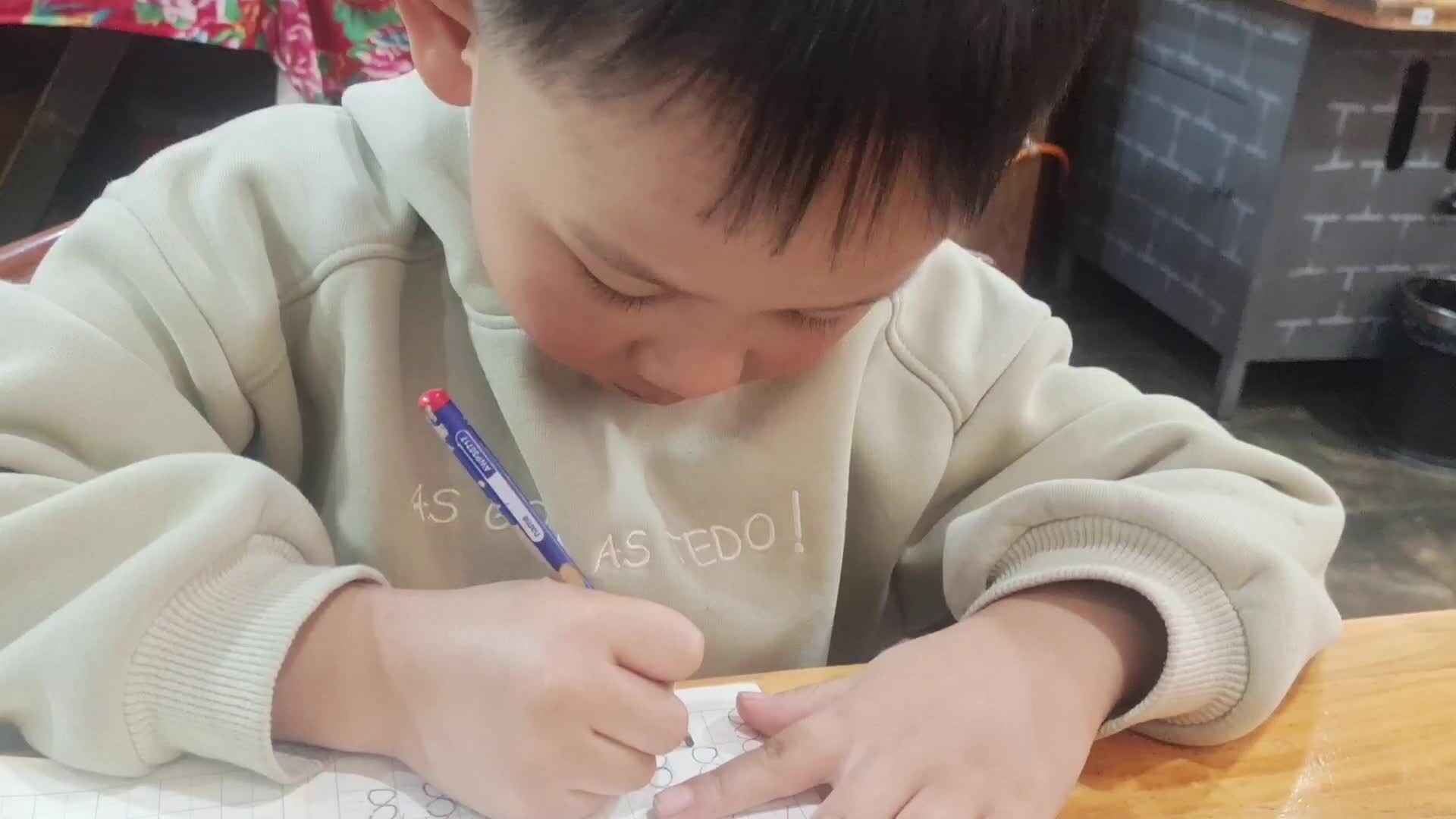 大B班王子扬写数字8