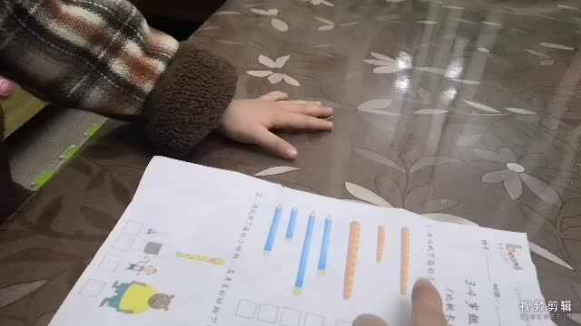 中B班3月12张芷萱比较长短高矮.mp4