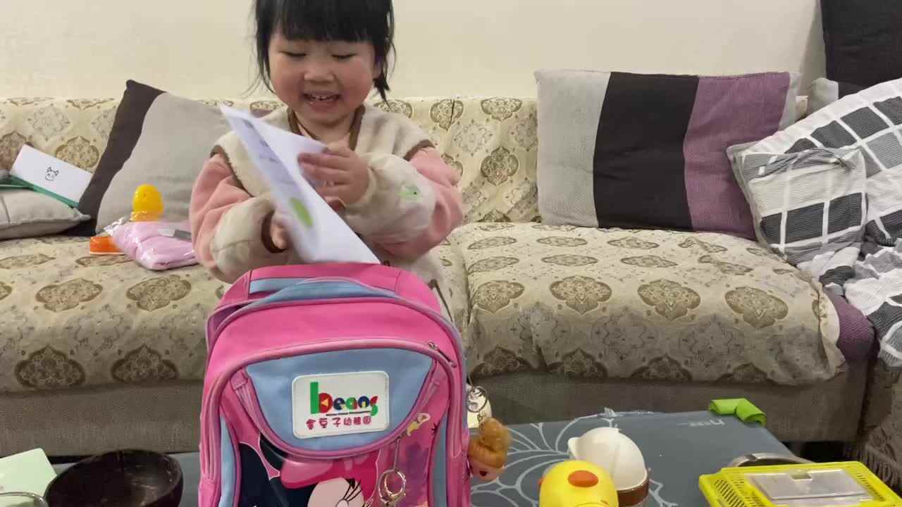 小A班2024.3.14张艺涵-整理书包.MOV