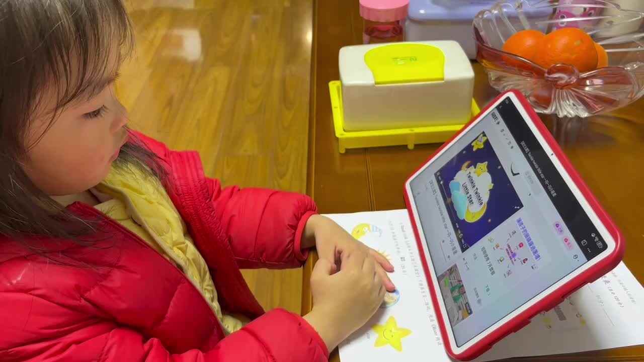 中B班李茵琪跟唱儿歌.MOV