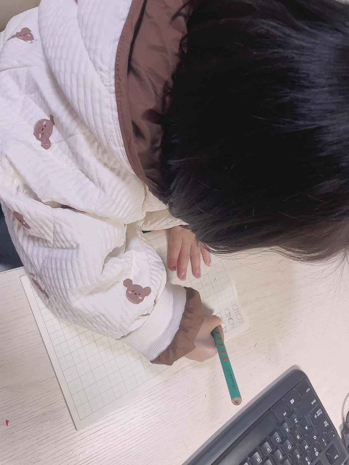 大B班蒲依诺2024.3.13日(书写数字 5 ).mp4