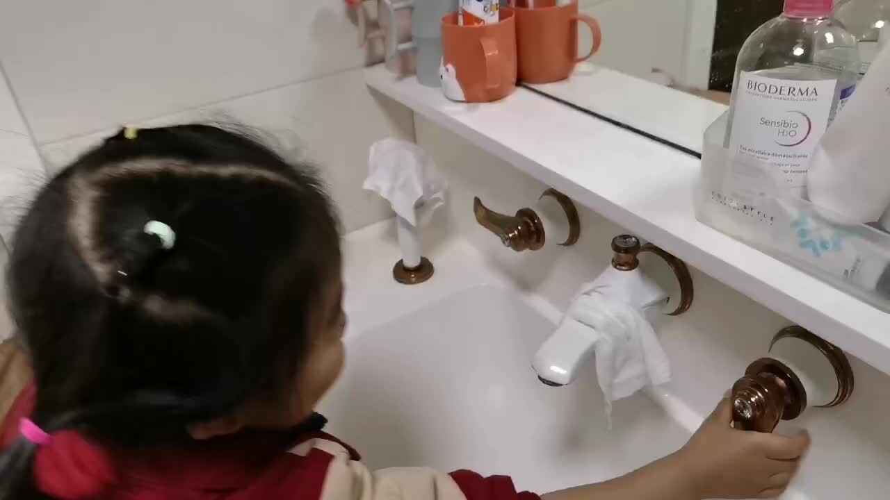 中班宁汐言练习洗手