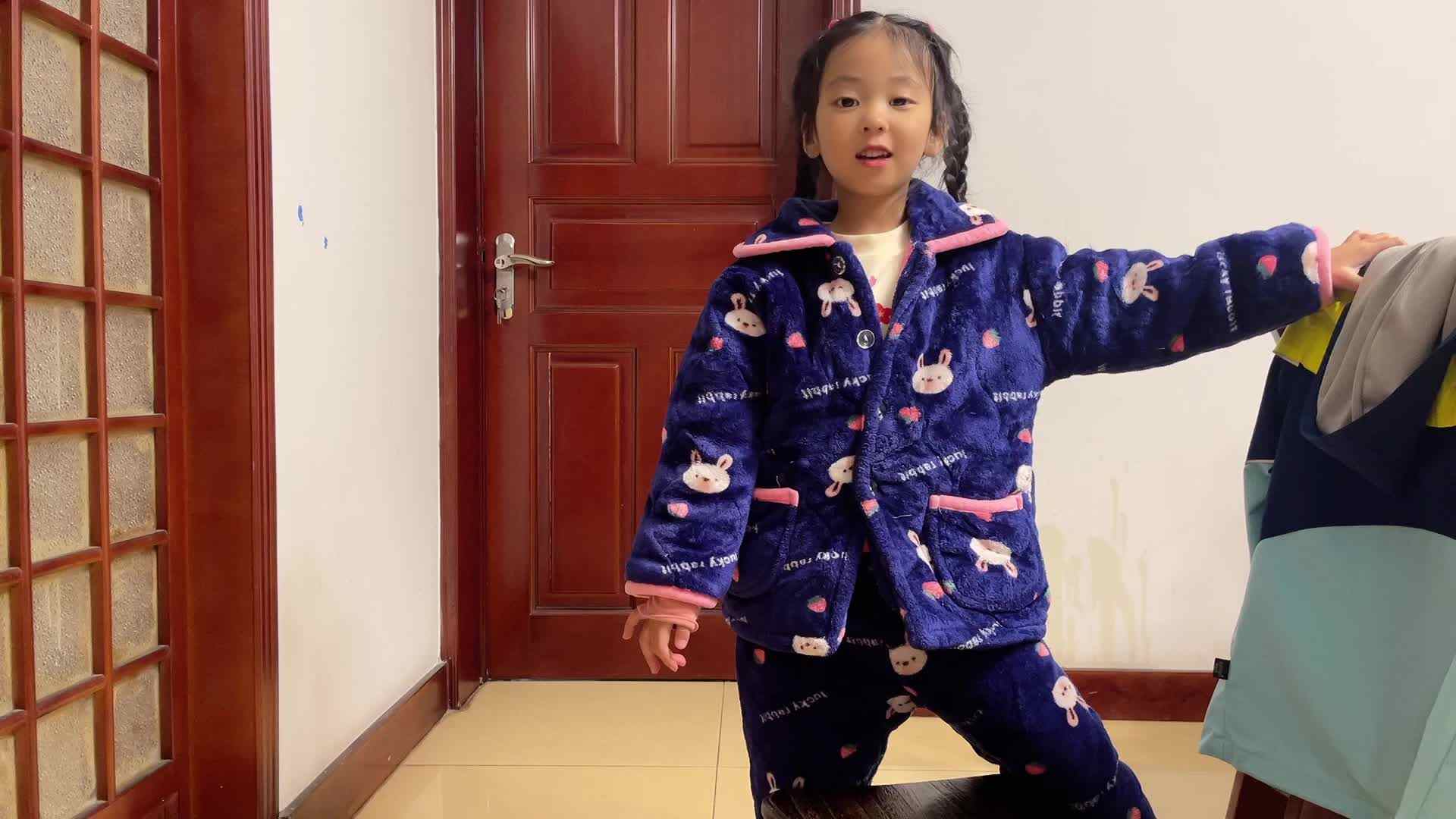 ⁣⁣2026级B班20240307吴晨希闯关练习-端凳子.mp4