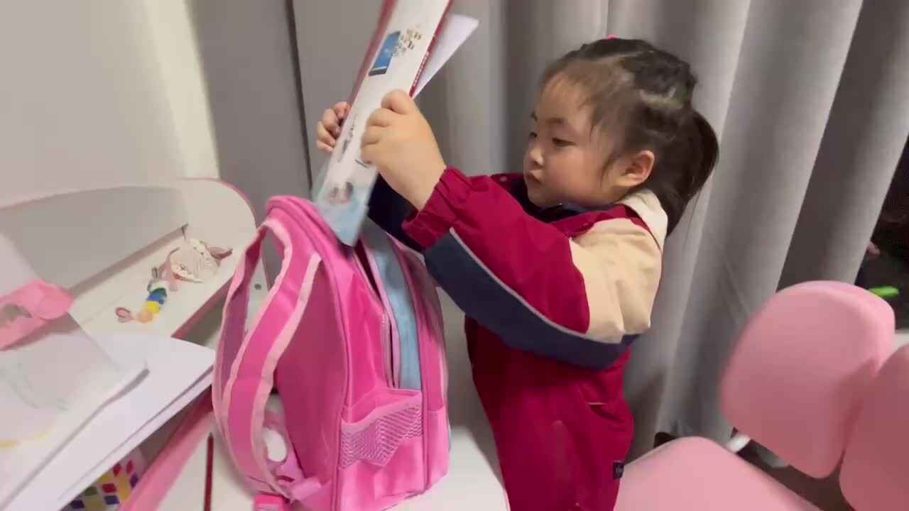 小A班2024.3.12艾琰茹— 整理书包