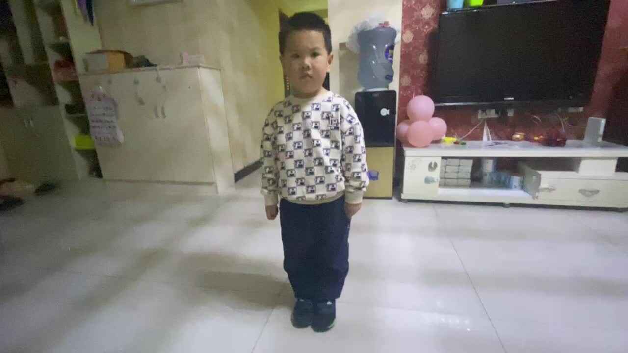 ⁣中B班吕子垚练习原地踏步20240313.MOV