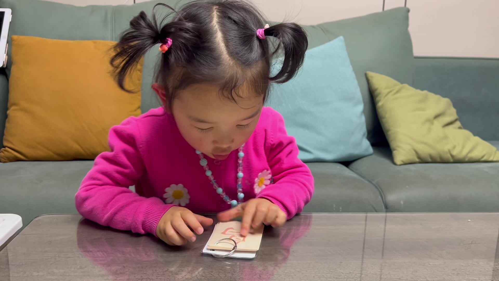 中B班温欣认读汉字<马、羊、鱼、虫、鸟>2024.03.17.mov