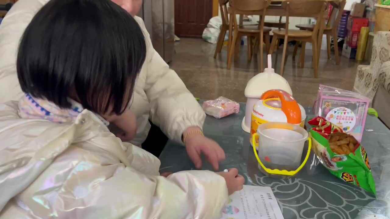 小A班2024.3.7张艺涵《大小分类》.MOV