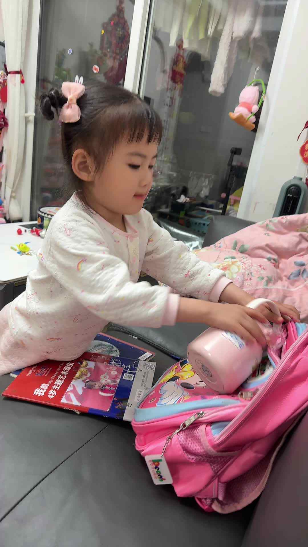 中B班 李曦蕊 整理书包