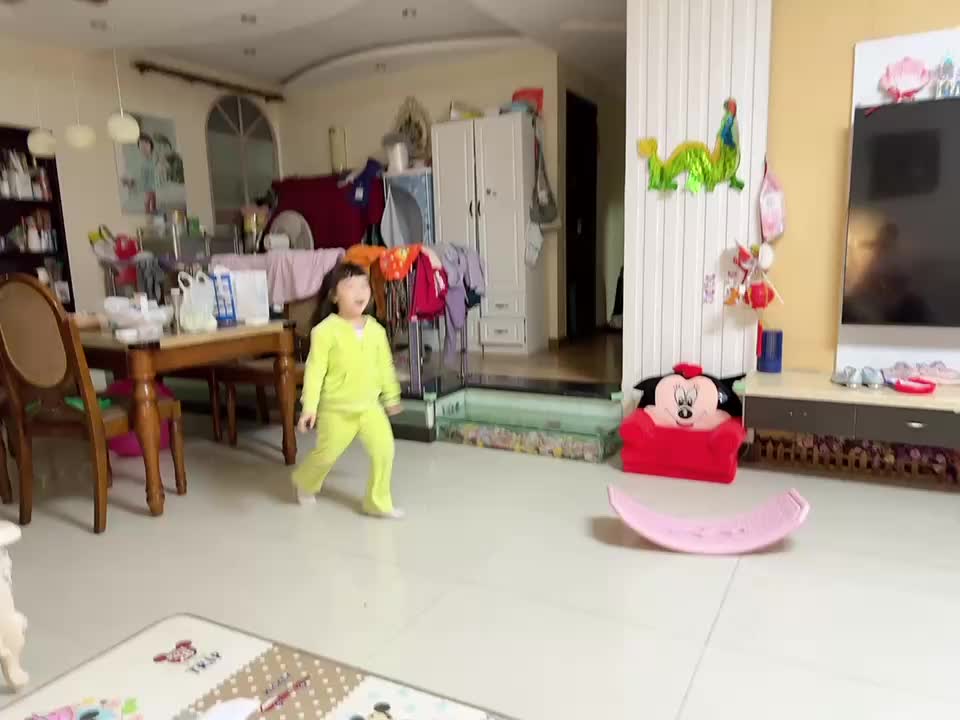 ⁣20240320中B班舒琳芯练习踏步走