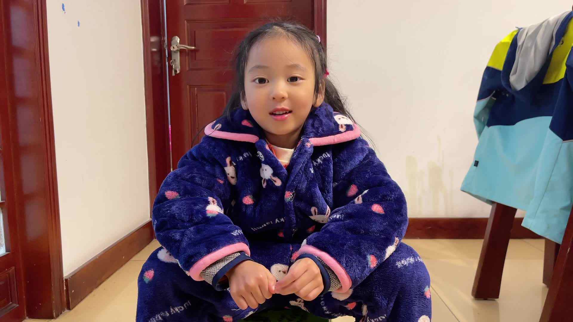 ⁣2026级B班20240305吴晨希闯关练习-端凳子.mp4