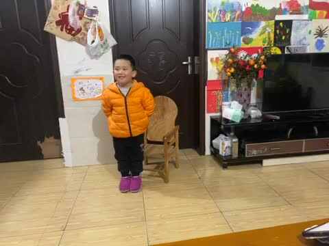 中B班赵芃栎练习搬椅子