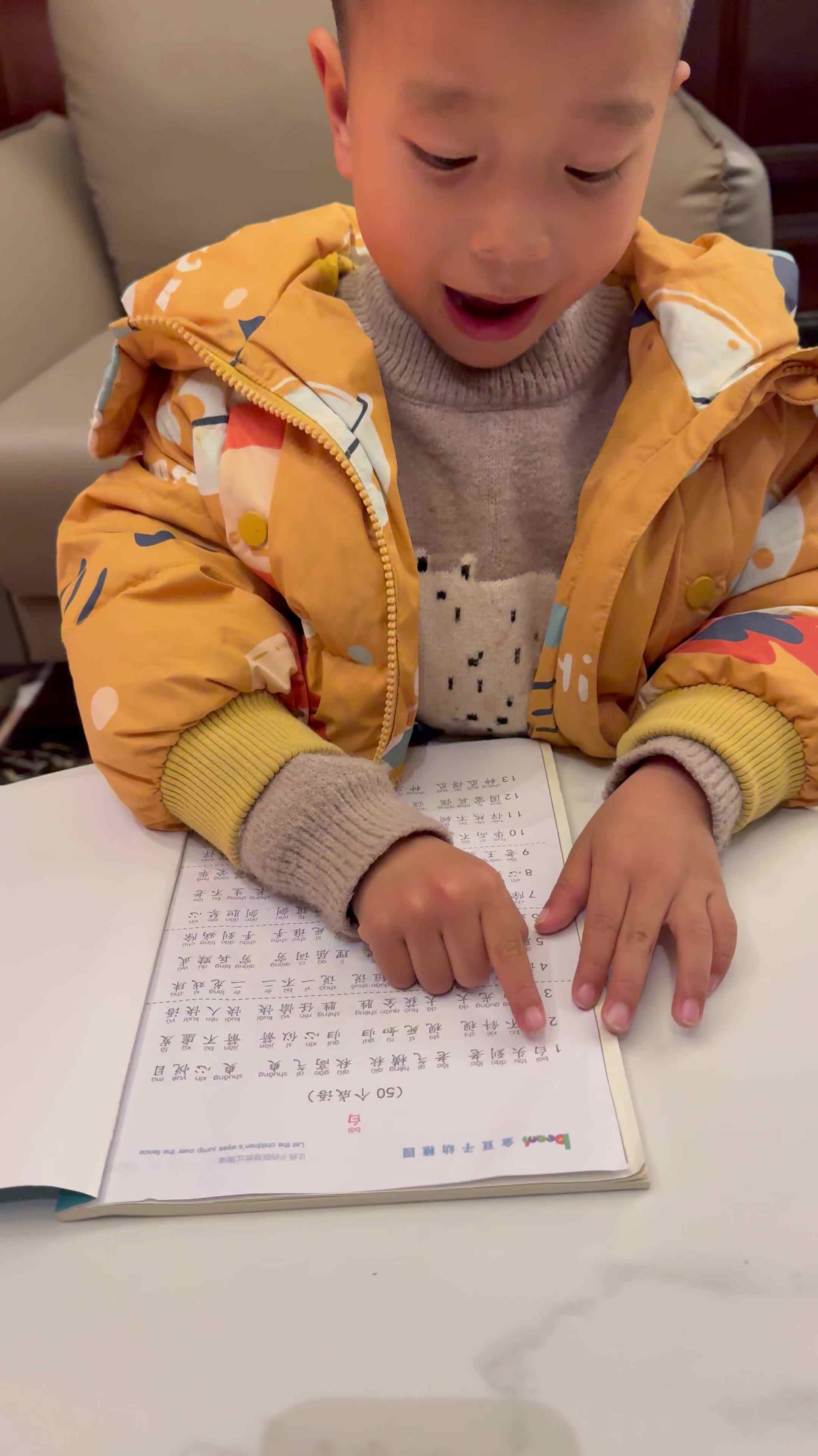 ⁣2024-3-6大B班王崇焱指读成语接龙“白”前三排