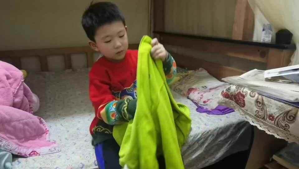 ⁣2024.03.26大B班  练习穿衣服