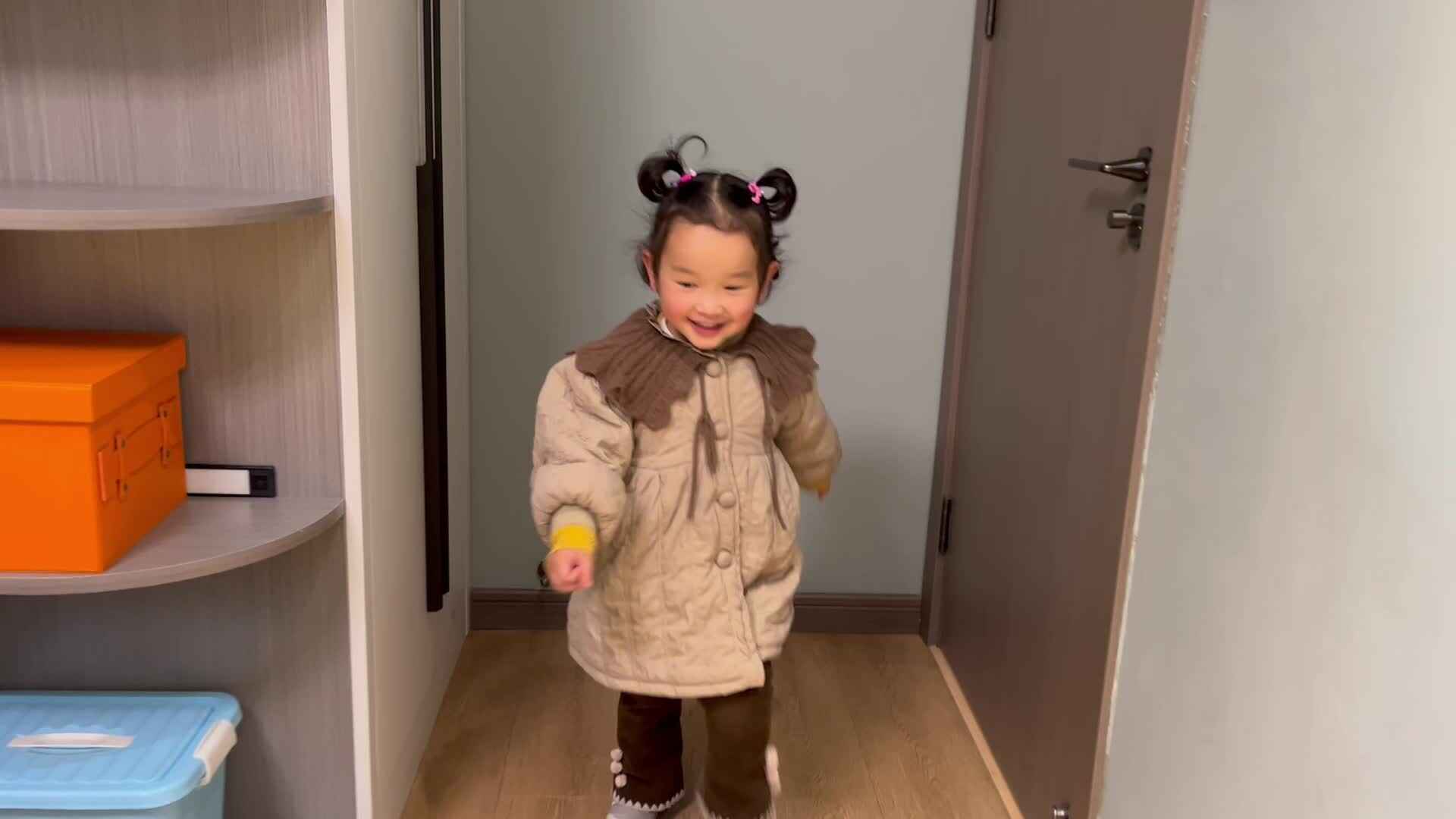 ⁣中B班温欣原地踏步前进后退2024.03.20.mov