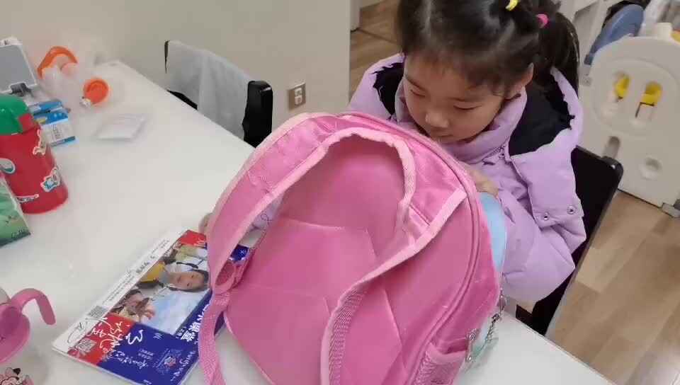 1月29日—中b班宁汐言收拾书包