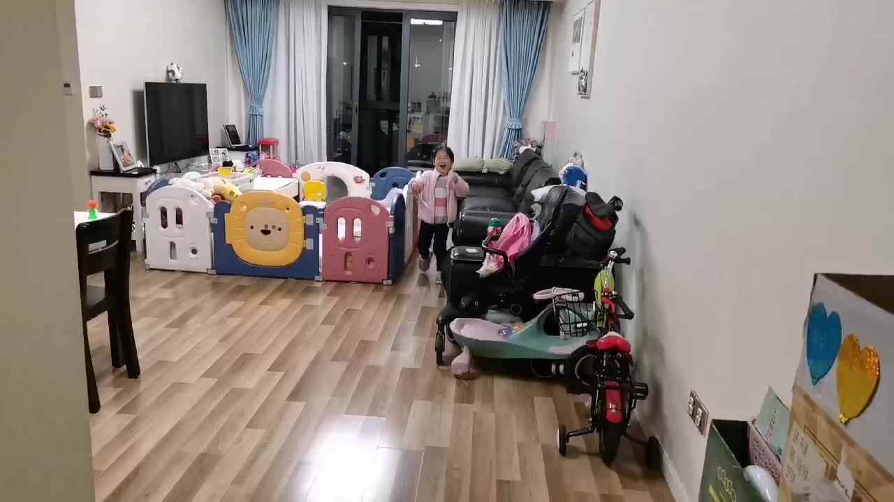 补3月19日-中b班宁汐言练习踏步