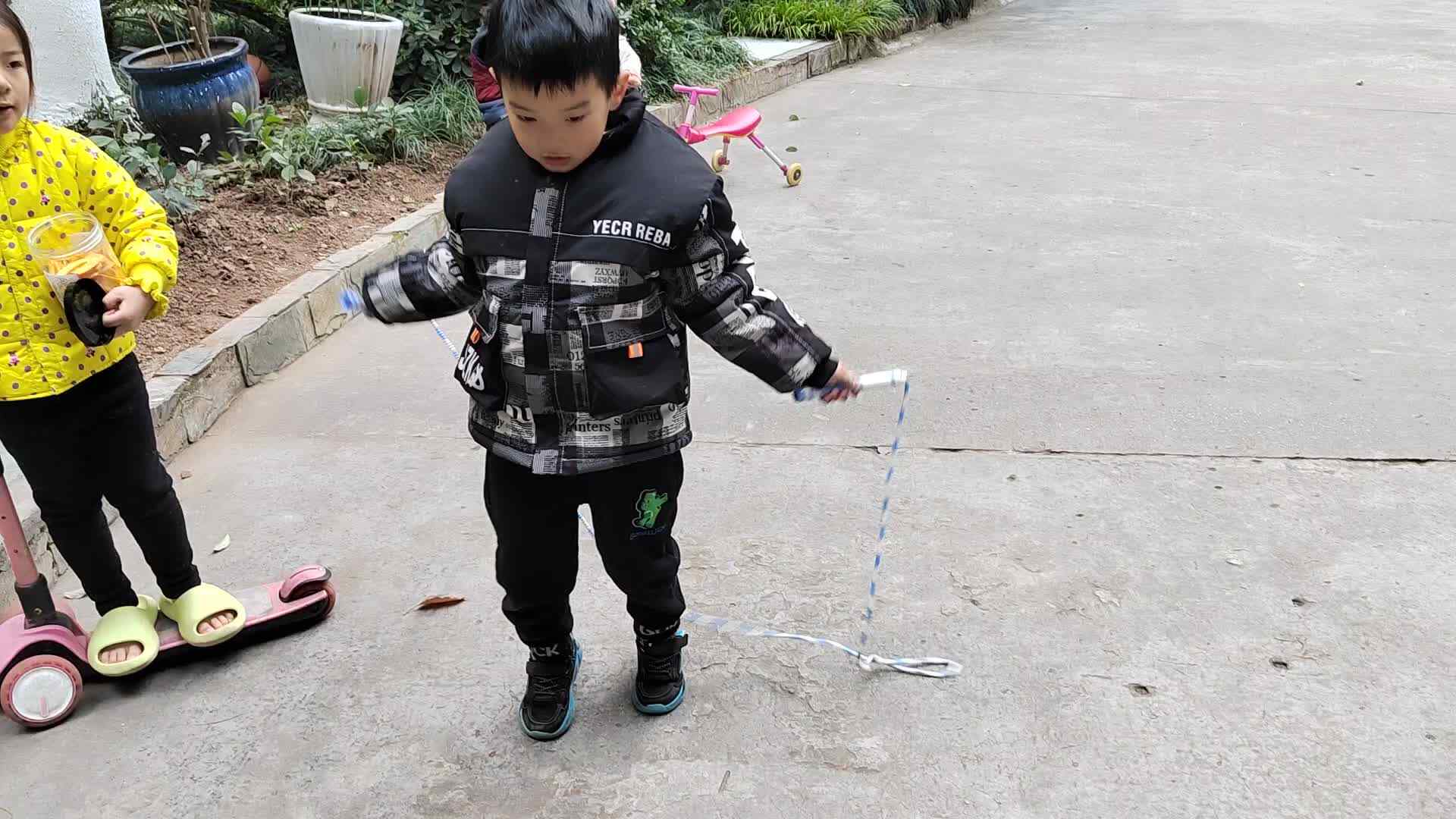 VID_20240303_114053.mp4