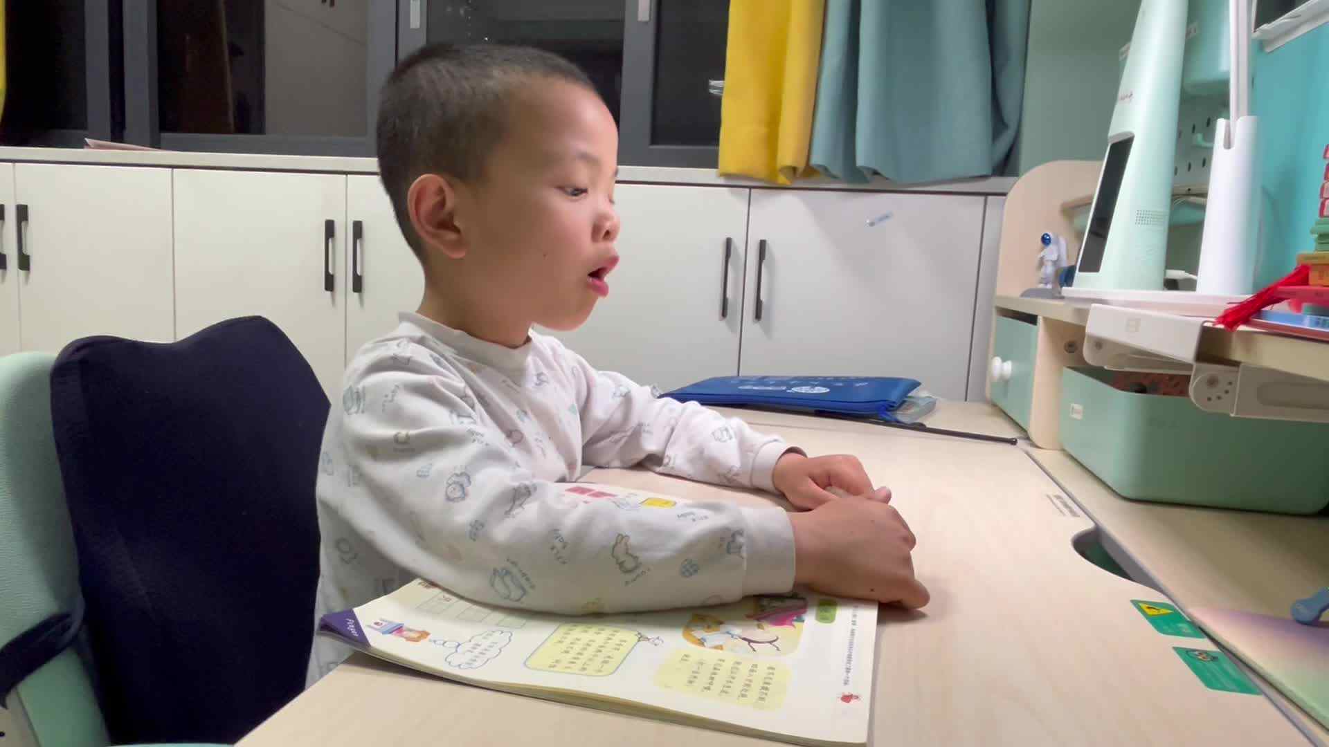 学前B班温志成⁣指读识字阅读书23页内容2024.03.31.mov