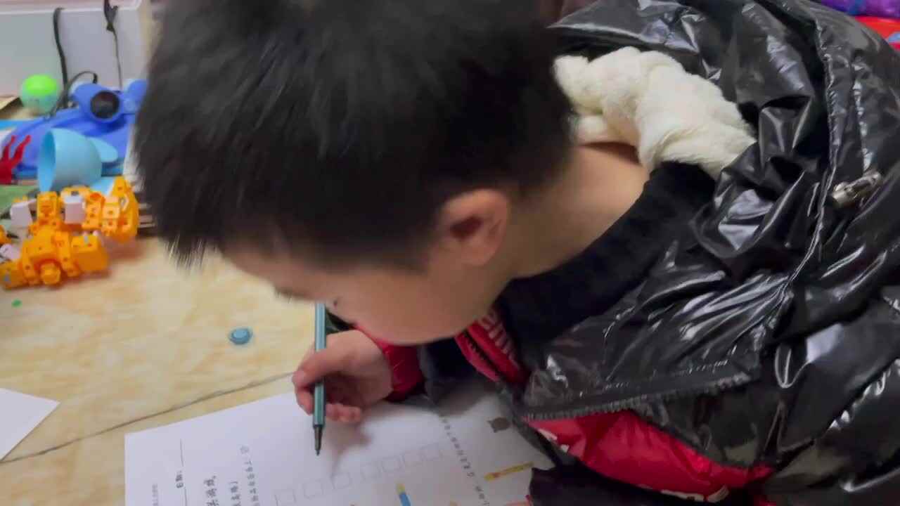 2024.3.7-《比较长短，高矮》，端放椅子—胡焌一