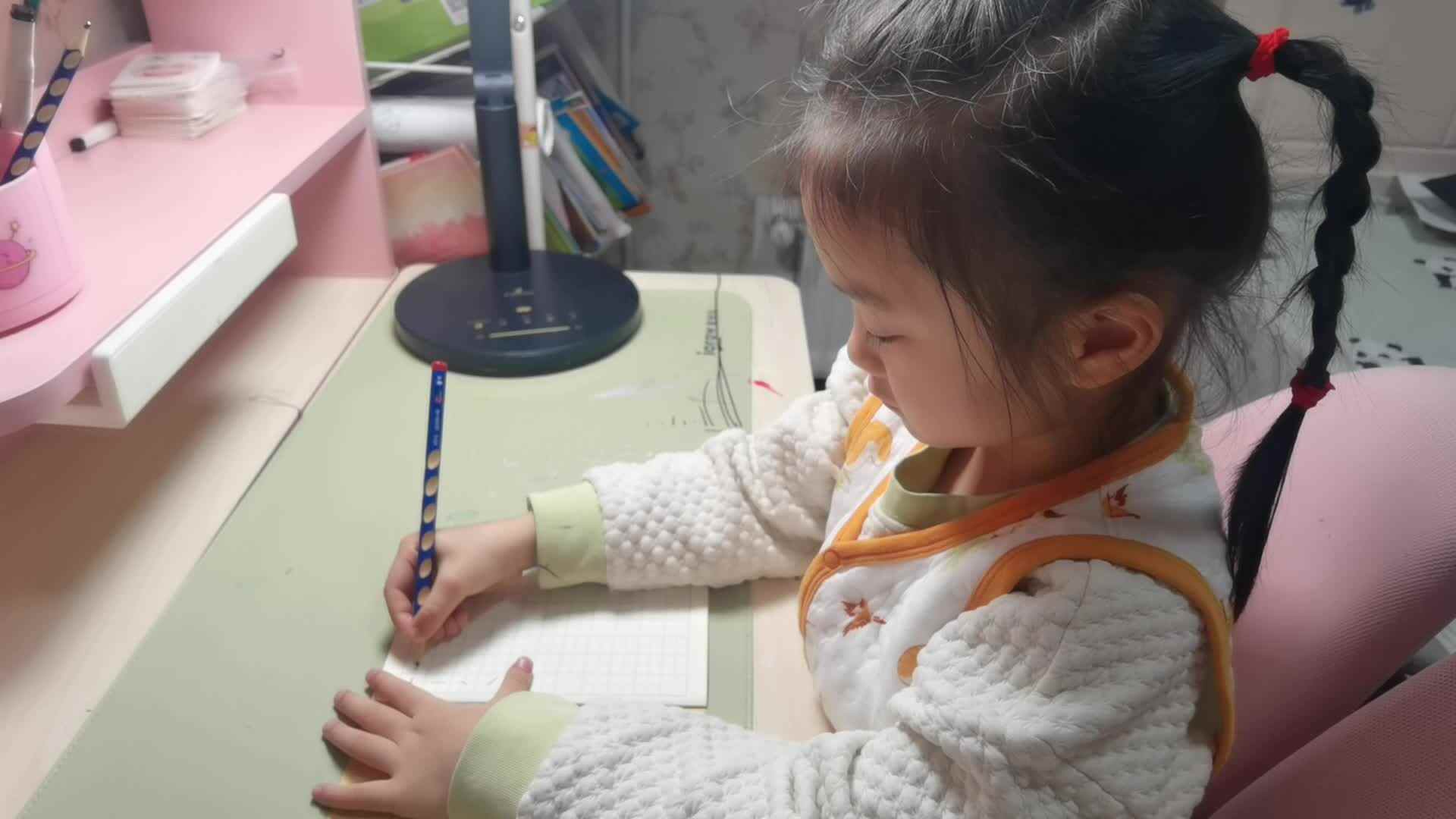 VID_20240301_书写笔画.mp4