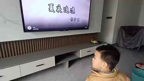 ⁣⁣⁣⁣⁣中B班吕子垚观看故事视频（夏夜追凉）20240315.MOV