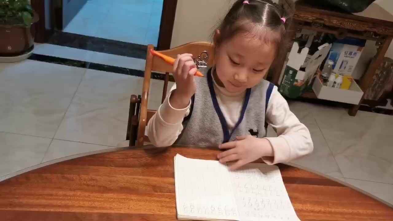 李芊仪书写数字 9
