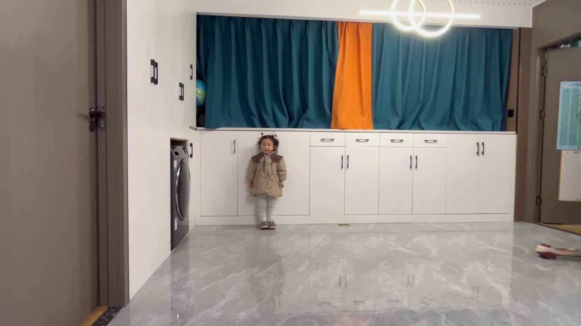 中B班温欣练习踏步走  2824.03.18.mov