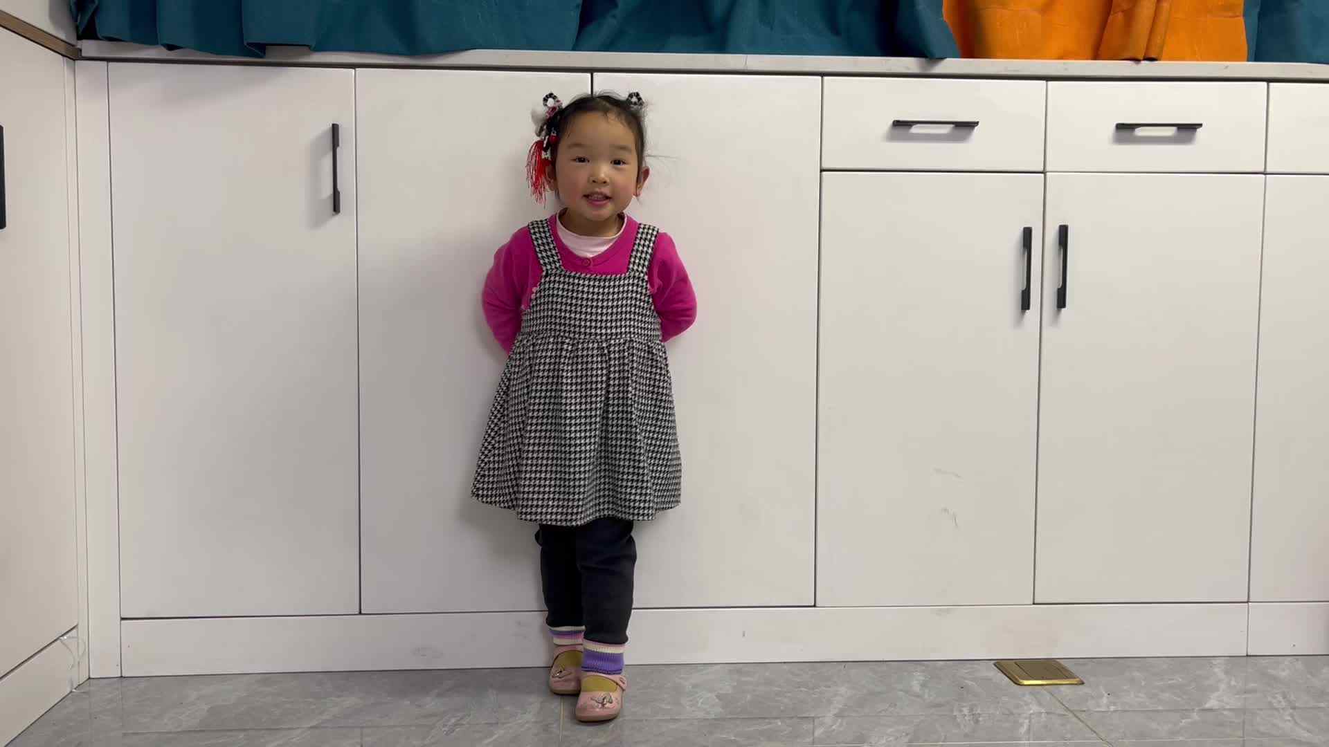 中B班温欣练习踏步走 2024.03.12.mov