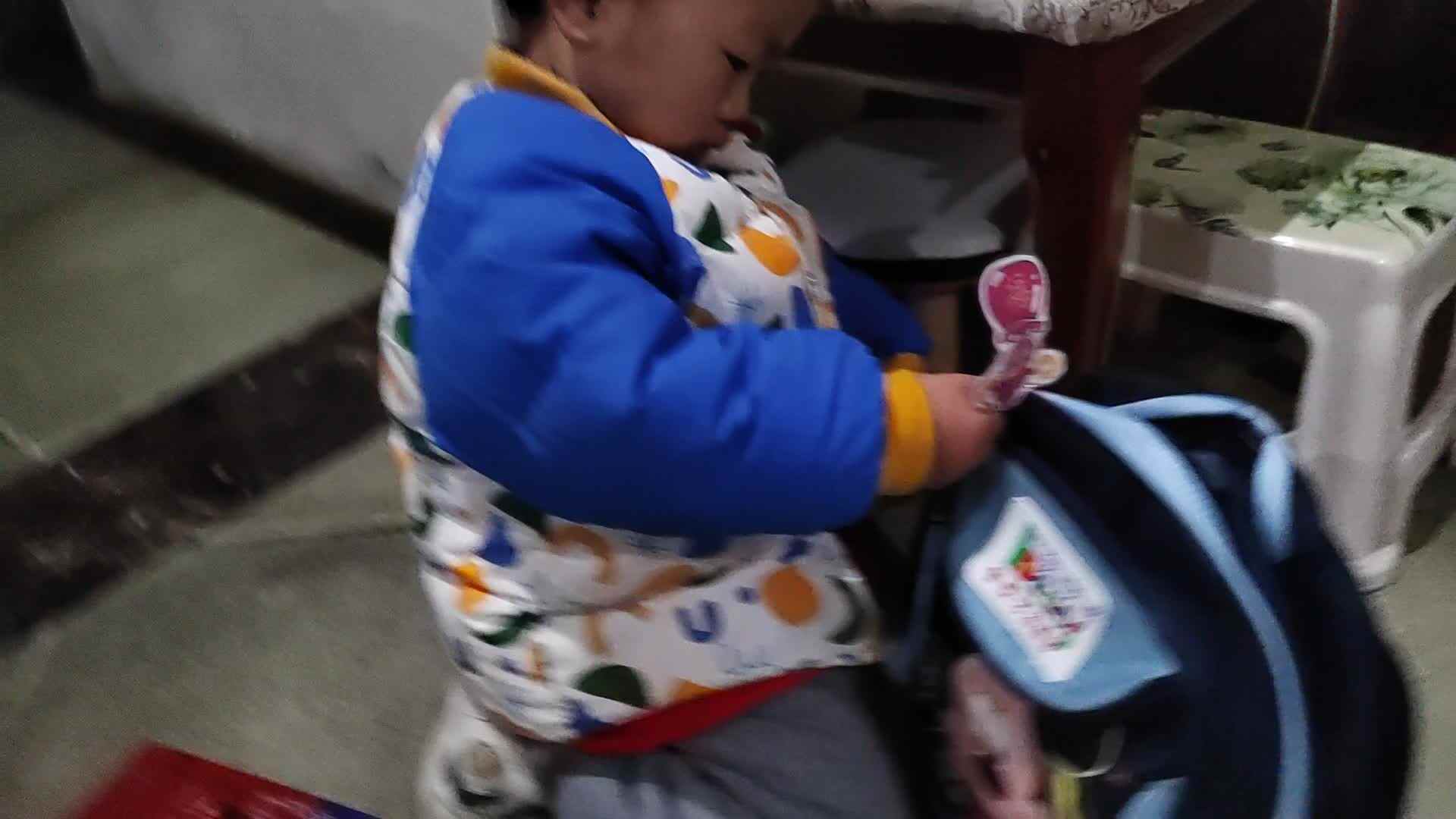 小a班2024-3-6陈禹呈生活教育—拉拉链