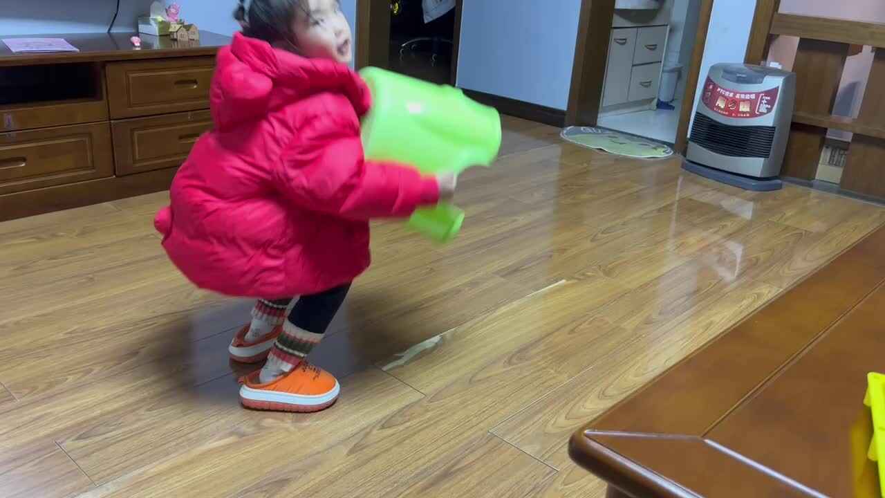 中B班李茵琪练习搬板凳.MOV