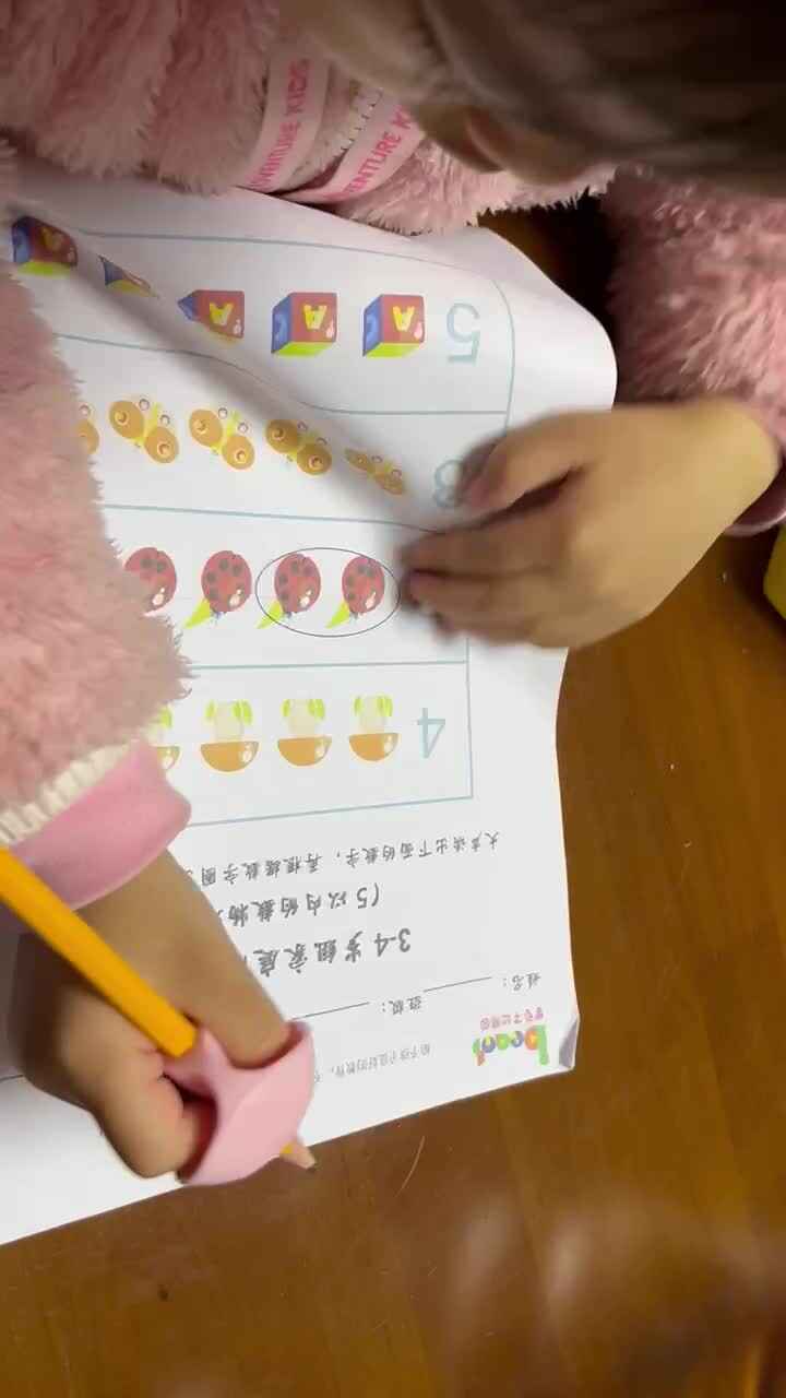 中B班李茵琪完成闯关练习.MOV