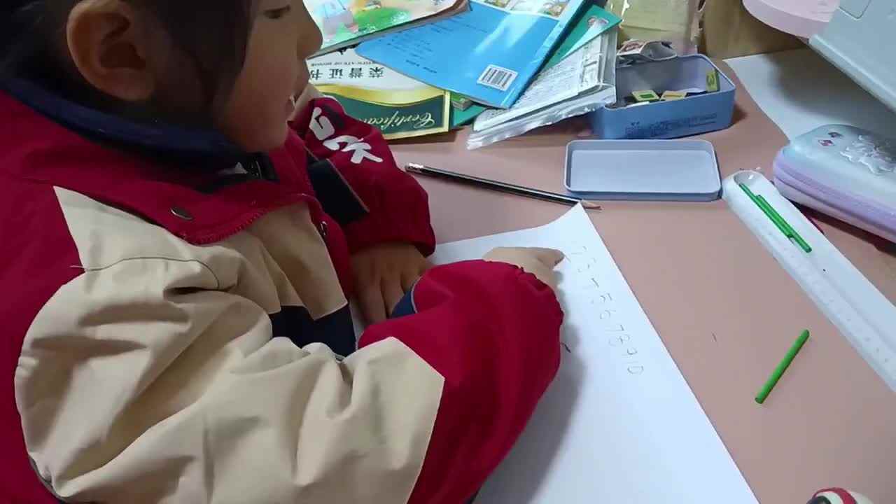 大B班蒋佳欣亲子闯关游戏（认识邻数）.mp4