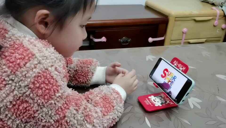 中B班3月18张芷萱观看并学习英语儿歌《5只小鸭子》.mp4