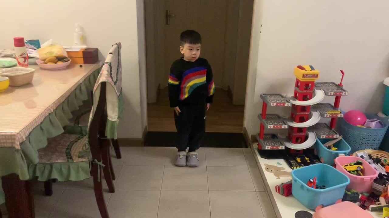 中B班杨育寒练习踏步走